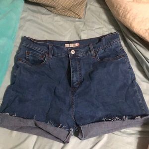 Levi’s perfectly slimming